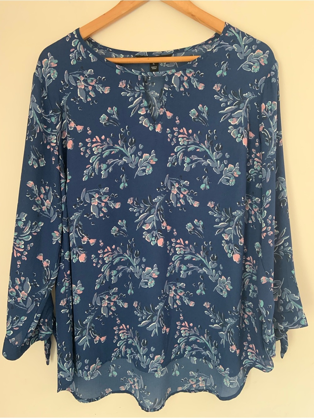 41 Hawthorn Navy Floral Keyhole Long Sleeve Tie Wrist Flowy Breathable Top XL
